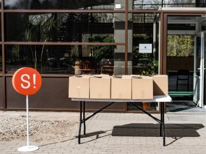 Trešajā pārtikas paku izdalē maltīte nodrošināta 760 bērniem un viņu ģimenēm