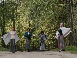 Alīdas Lindes lietišķās mākslas studija piedalās virtuālajā izstādē