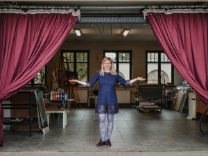 “Siguldas devons” viesojas mākslinieces Patricijas Brektes darbnīcā