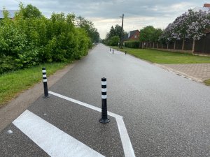 Rožu ielā izveidoti satiksmes mierināšanas elementi drošākai satiksmes organizācijai