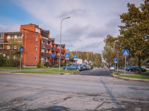 10. oktobrī plānota asfalta frēzēšana Atbrīvotāju ielas posmos; būs īslaicīgi satiksmes ierobežojumi