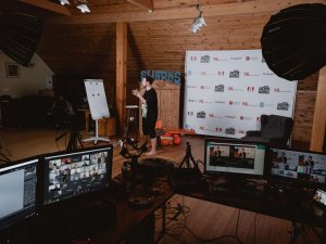 Aizvadīta mediju nometne jauniešiem “Young Media Sharks”