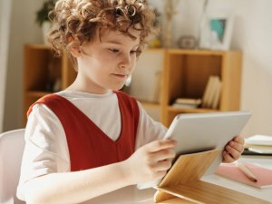 Pirmsskolas izglītības iestādēs īsteno digitalizētā mācību satura pilotprojektu