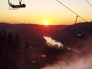 Šonedēļ Siguldas novadā: eņģeļu projekcijas Siguldas, Mores un Allažu pagastā, slēpošana un citi notikumi