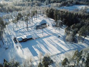 Pašvaldība aicina Siguldas novada pensionārus izmantot īpašas atlaides slēpošanai