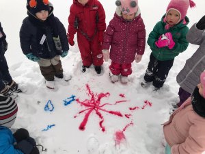 Mores pamatskolā mācību procesu īsteno arī dabā