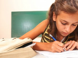 Skolēniem izmaiņas noslēgumu pārbaudījumu laikos; pārcelti brīvlaiki