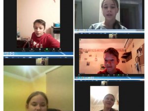 Bērnu vokālā grupa “Zibsnis” turpina darbu “Zoom” platformā