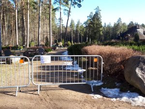 Slēgti iekšējie ceļi Siguldas pilsētas kapsētas teritorijā