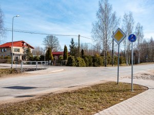 Pašvaldība veiks izpēti gājēju pārejas izveidošanai pār Nurmižu ceļu pie Nākotnes ielas Ķiparos