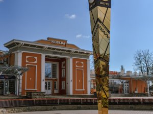 Siguldas apstādījumus rotās 10 tūkstoši atraitnīšu