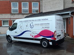 Allažu pamatskolas pirmsskolas grupās viesojas mobilais Zobu busiņš