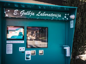 Siguldā uzstādīta E. Gulbja laboratorijas bezkontakta analīžu nodošanas iekārta