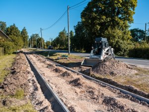 Rūdolfa Blaumaņa ielā uzsākti gājēju ietves izbūves darbi