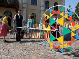 Latvijas Skolu jaunatnes dziesmu un deju svētku auto piestās arī Siguldas novadā