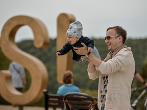 Allažu pamatskolas pirmsskolas izglītības grupās atzīmē Tēva dienu