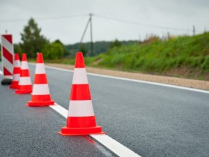 Siguldā pie Vidzemes šosejas sāk būvēt gājēju un velosipēdistu infrastruktūru  