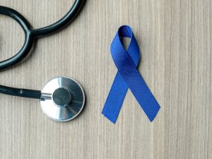 Iedzīvotājus aicina izmantot valsts apmaksāto zarnu vēža profilaktisko testu