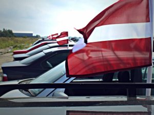 Par godu Latvijas valsts svētkiem notiks karogu brauciens