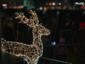 Šonedēļ novada teritorijā noris dekorēšanas darbi; iespējami īslaicīgi satiksmes ierobežojumi