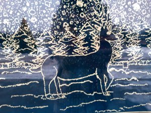 Tūrisma informācijas centra logos ievietota grafikas izstāde “Ziemeļu nakts”