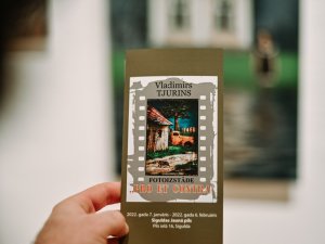 Siguldas Jaunās pils salonā skatāma Vladimira Tjurina piemiņai veltīta izstāde