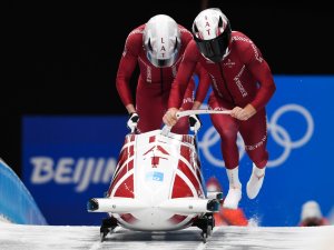 Olimpiskajās spēlēs Latvijas bobsleja divnieku ekipāžām 9. un 17. vieta