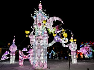 Pagarināts laternu gaismas festivāla “Brīnumzemē” apskates laiks