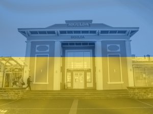 Aicina vienoties kopīgā dziesmā Siguldas dzelzceļa stacijas laukumā, solidarizējoties ar Ukrainu