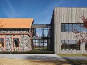 Turpinās Mores Amatu mājas un pamatskolas attīstības darbi