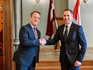 Siguldas novadā viesojas Kanādas vēstnieks Latvijā Kevins Rekss