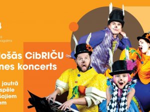 Dziedošās zaķu Cibriču ģimenes koncerts Siguldas pagasta Kultūras centra pagalmā