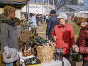 Svētku laukumā atgriežas Lieldienu tirgus – “Mūsu Bio Tirgus”
