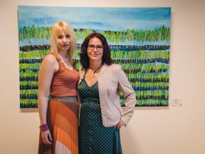 Siguldas Jaunajā pilī atklāta Andas Daubures gleznu izstāde