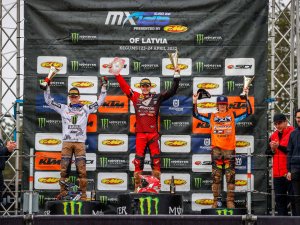 Brāļi Reišuļi kāpj uz pjedestāla Eiropas motokrosa čempionāta posmā Ķegumā