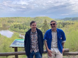 Siguldas radošajā rezidencē dzejnieki Krišjānis Zeļģis un Raiens van Vinkls