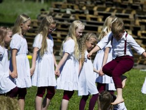 Mūsdienu deju grupa “A-Zarts” uzņem jaunos dalībniekus