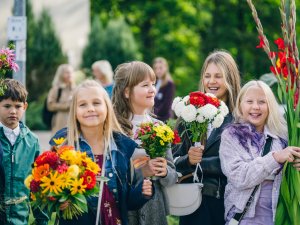 Jauno mācību gadu skolās un bērnudārzos uzsāk 5800 audzēkņu
