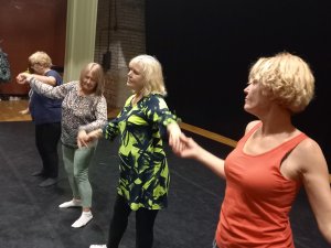 Turpinās deju nodarbības Raganā un Lēdurgā 
