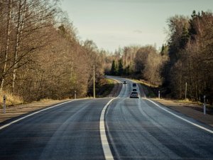 Autovadītāji aicināti savlaicīgi aprīkot spēkratus ar ziemas riepām