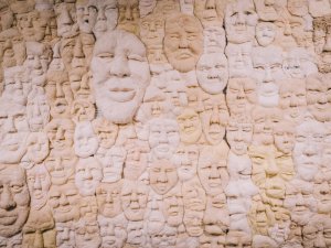 Kultūras centrā “Siguldas devons” eksponēta tekstilmākslas izstāde