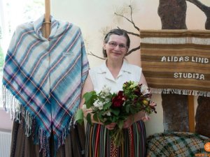 Aicina uz Alīdas Lindes lietišķās mākslas studijas rokdarbu izstādi “Noskaņās”