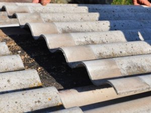 Aicina piedalīties aptaujā par azbestu saturošu šīfera jumta seguma apjomu