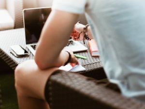 Jauniešiem ir iespēja saņemt atbalstu profesionālās pilnveides kursiem