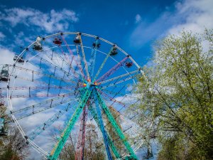 Iespēja pieteikties tirdzniecības vietu nomas izsolei Siguldas Svētku laukumā