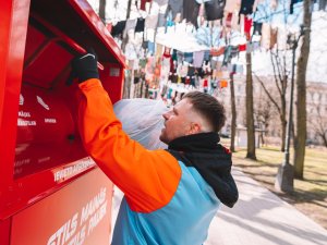 Aicina ievietot tekstilu tam paredzētos šķirošanas konteineros
