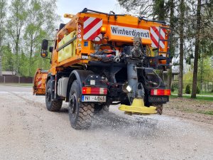 Uzsākta ielu apstrāde ar pretputekļu absorbentu