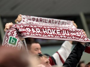 Par godu Latvijas hokejistu panākumam pirmdienu pasludina par svētku dienu; skolēnu eksāmeni notiks