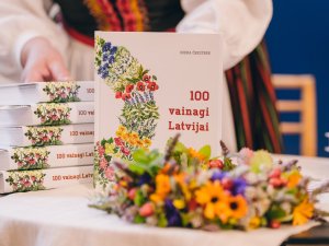 Āra lasītava ar Indru Čeksteri un folkloras kopu “Senleja”