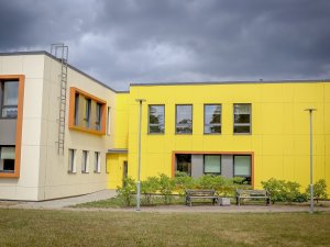 Allažos veikta ēkas atjaunošana un teritorijas labiekārtošana Birzes ielā